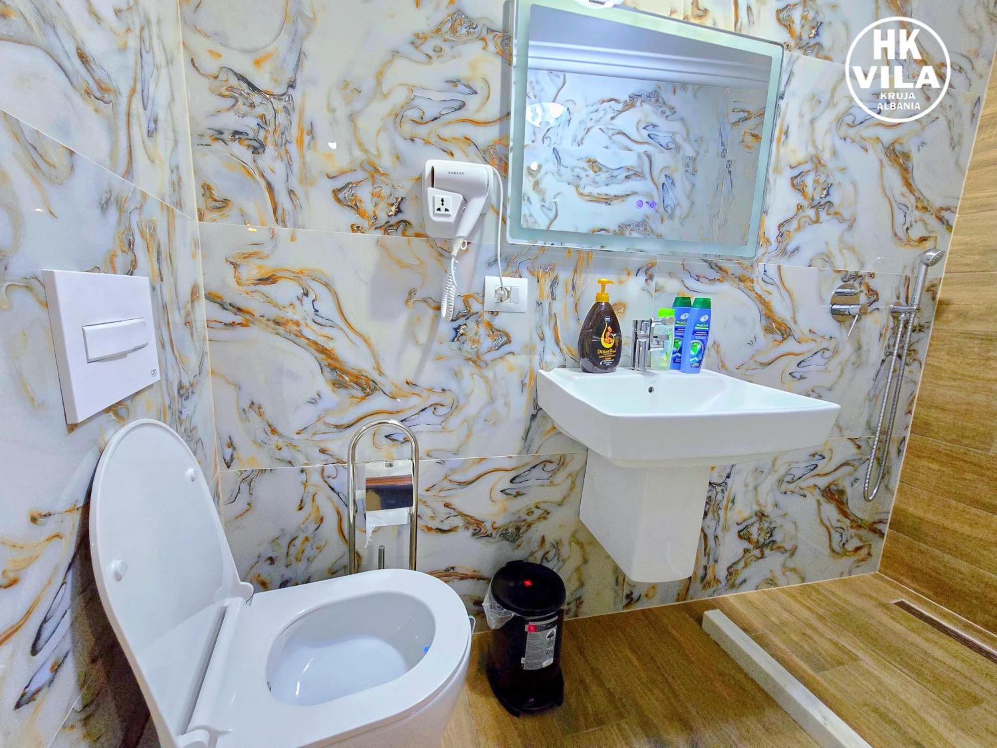 Vila Hk Kruje Luaran gambar